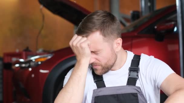 Car Mechanic Rests Tired Hard Work Garage Car Repair Shop — Stock Video