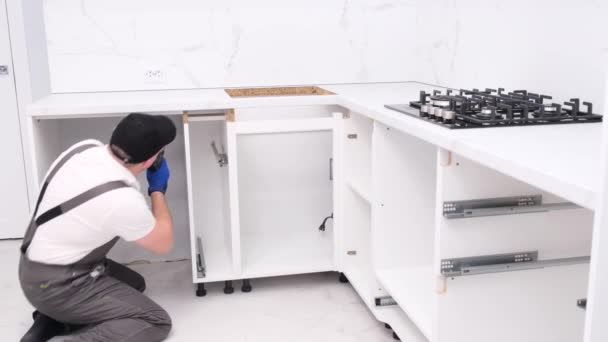 Handyman Installs Furniture Appliances Kitchen Special Tools Indoors Concept Furniture — Vídeo de stock