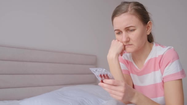 Mujer Siente Abrumada Agotada Por Presión Vida Cotidiana Siente Desesperada — Vídeos de Stock