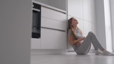 Genç bir kadında akut karın ağrısı, endometriyozis, apandisit, leğen kemiği iltihabı, idrar yolu enfeksiyonu, bağırsak tıkanıklığı, dış gebelik ve gastroenterit..