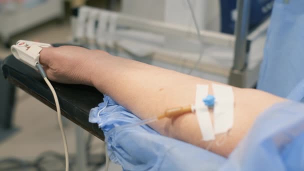 Groupe Patients Âgés Est Sur Table Opération Subit Test Perfusion — Video