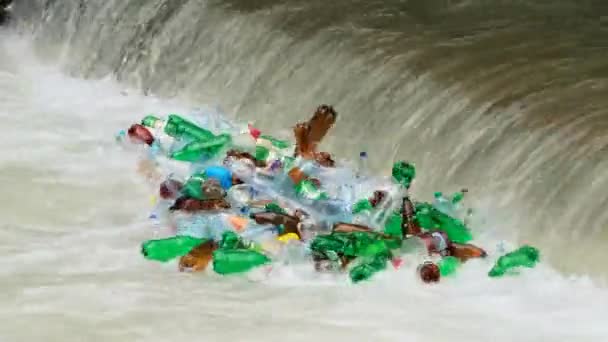 Деструктивное Загрязнение Окружающей Среды Частности Рек Пластиковыми Изделиями Выброси Мусор — стоковое видео