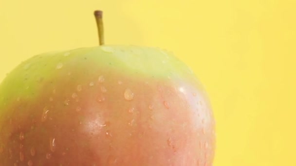Ett Moget Saftigt Äpple Roterar Skottlossningen Reklam Objektiv Fotografering Ett — Stockvideo