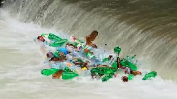 Καταστροφική Ρύπανση Του Περιβάλλοντος Ιδίως Των Ποταμών Πλαστικά Προϊόντα Πέτα — Αρχείο Βίντεο