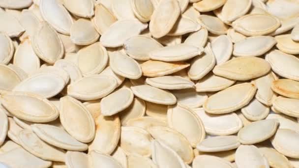 Makro Atış Ayrıntılı Beyaz Sarı Kuru Kızarmış Tuzlu Kabak Tohumlarının — Stok video