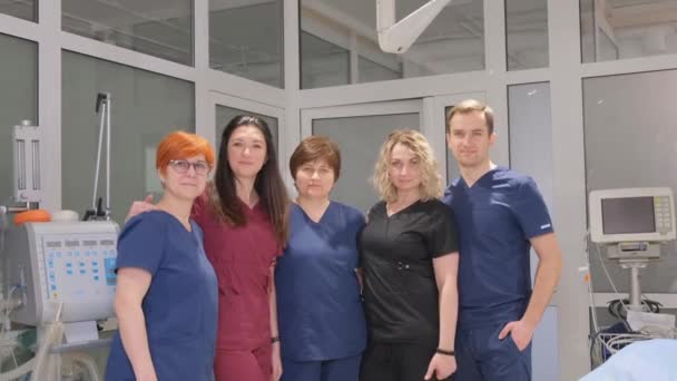 Группа Врачей Хирургов Больнице Команда Врачей Стоящих Вместе Операционной Видео — стоковое видео
