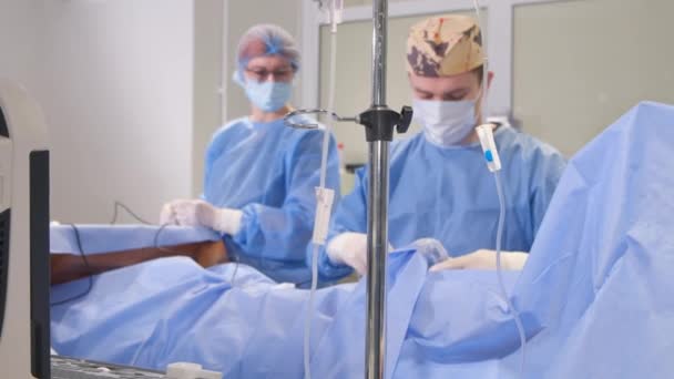 脚静脈における外科手術 静脈アブレーション 硬化療法 だけでなく 静脈の合字や除去 溶液を静脈に注入して凝固させ流れを止める手順 — ストック動画