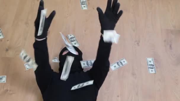 Ladrão Feliz Louco Deitado Chão Com Monte Dólares Americanos Ladrão — Vídeo de Stock