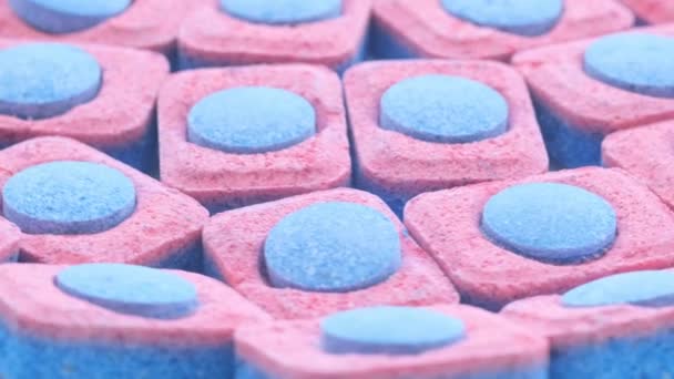 Kolorowe Tabletki Zmywarki Obracające Się Kółko Stosowanie Chemikaliów Zmywania Naczyń — Wideo stockowe