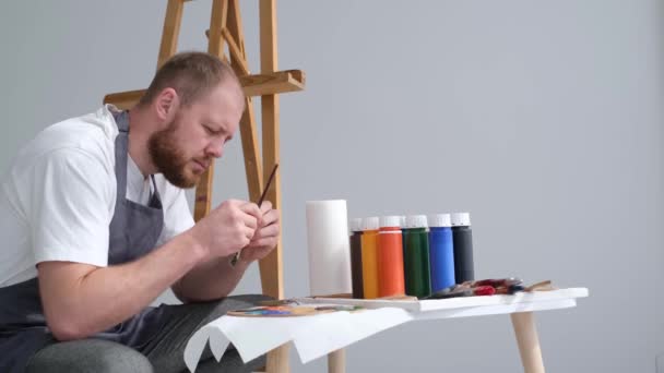 Processus Création Une Peinture Huile Dans Atelier Par Artiste Professionnel — Video