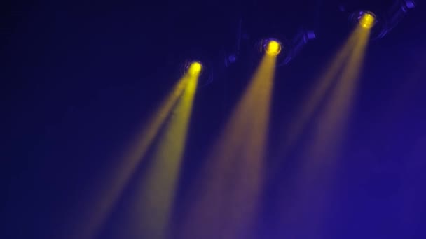 Время Концерта Музыкальной Сцене Зажигаются Фонари Яркое Освещение Сцене Помогает — стоковое видео