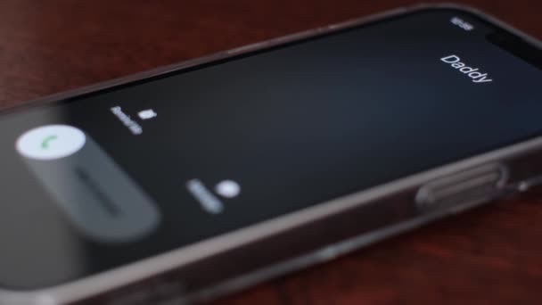 Panggilan Masuk Dari Ayah Smartphone Makro Video Jawab Panggilan Masuk — Stok Video