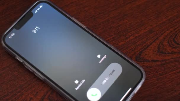 Угроза Опасности Человека Звонок 911 Входящий Звонок Телефон Видео — стоковое видео