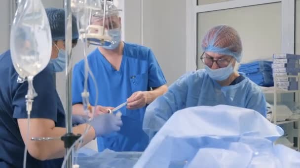 Хірургічне Втручання Під Час Хвороби Операція Професійних Лікарів Лікарні — стокове відео