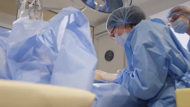 Intervenção Cirúrgica Durante Doença Operação Por Médicos Profissionais Hospital — Vídeo de Stock