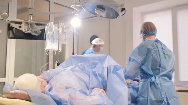 Intervensi Bedah Selama Penyakit Operasi Oleh Dokter Profesional Rumah Sakit — Stok Video