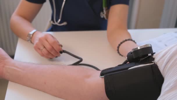 Close Doctor Measuring Patients Blood Pressure See Course Patients Illness — Stock Video