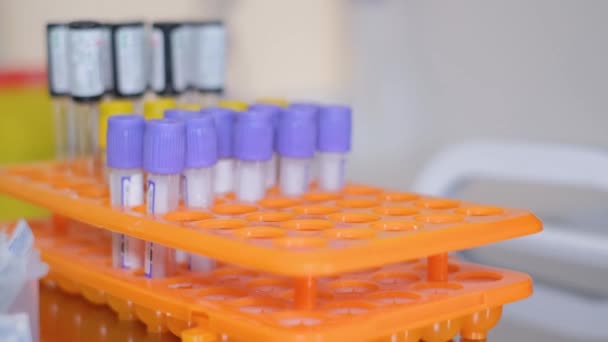 在实验室里做血液检测的试管通过血液传播的传染病 对待人的概念 后续行动 — 图库视频影像