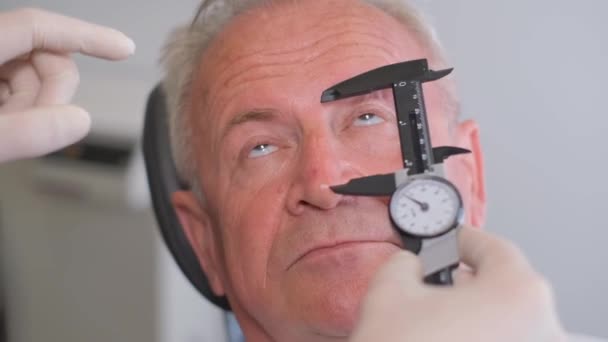 Marking Face Senior Man Plastic Surgery Surgeon Begins Preparing Skin — Stock Video