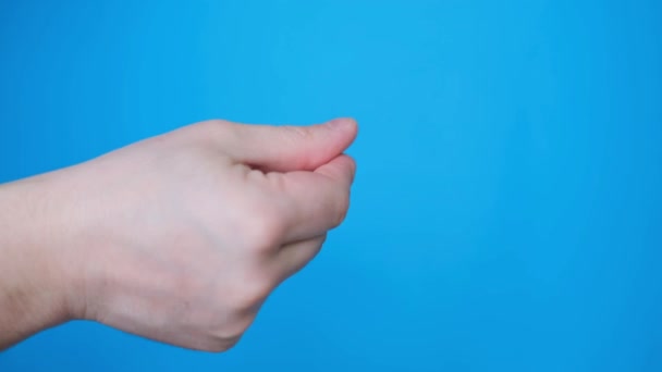 Handgeste Eines Mannes Der Geld Zählt Männliche Hand Auf Blauem — Stockvideo