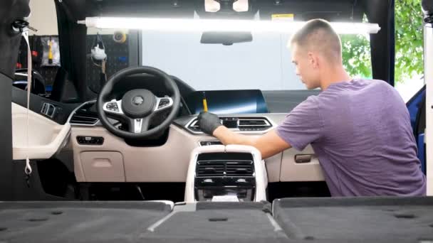 Anställd Detaljeringscentret Kemtvättar Bil Professionell Rengöring Bilen Från Smuts — Stockvideo