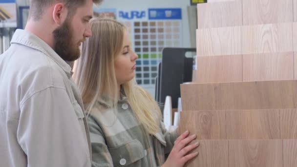 Interested Family Chooses Wooden Floor Hardware Store Concept Repair Apartment — Stock Video