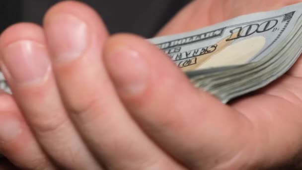 Close Homem Segurando Uma Pilha Dólares Suas Mãos Homem Recebeu — Vídeo de Stock