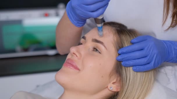 Hardware Cosmetología Mesoterapia Dermapeno Tratamiento Cara Rejuvenecimiento Facial Tratamiento Una — Vídeo de stock
