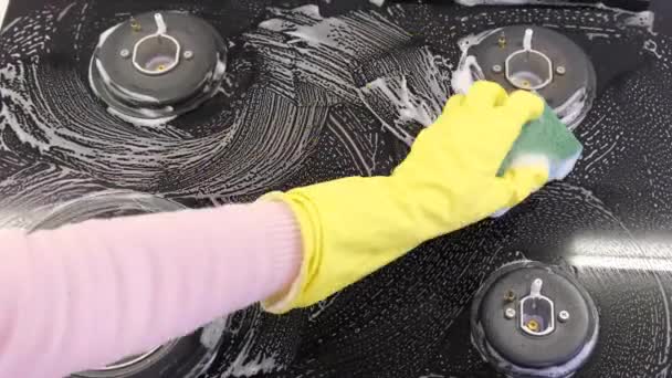 Zicht Van Bovenaf Schuim Wassen Van Metalen Keuken Elektrische Oppervlak — Stockvideo