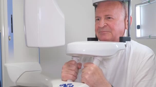 Patient Ansiktsbild Enhet Dentalröntgen Maskin Ögonblicket Röntgenbild Patienterna Munhåla Och — Stockvideo