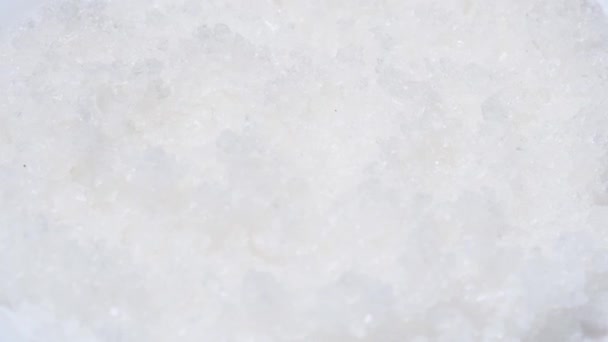 Μακρο Βίντεο Λευκό Επιτραπέζιο Αλάτι Περιστρέφεται Κύκλο Μπαχαρικά Για Μαγείρεμα — Αρχείο Βίντεο