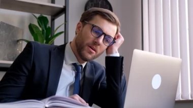 The manager falls asleep at the workplace in the office, he is tired from hard work at the computer. Vertical video