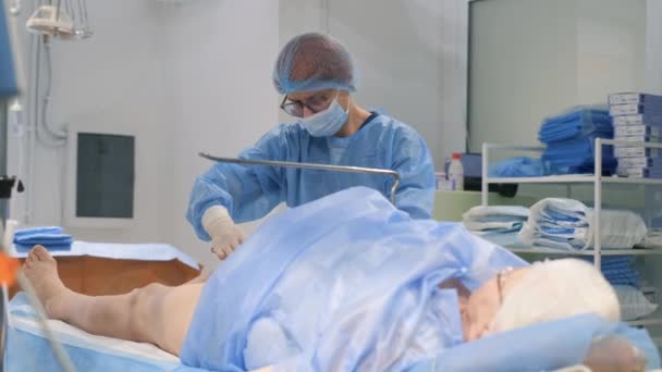 Лікарі Проводять Операції Варикозі Набряку Ніг Викривлених Венах Хірурги Проводять — стокове відео