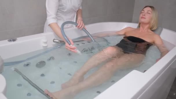 Young Woman Lies Her Back Bathtub Hydromassage Professional Water Procedures — Stock Video