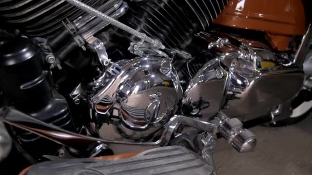 Detailní Záběr Krásného Chromovaného Motocyklového Motoru Zpomal Svislé Video — Stock video