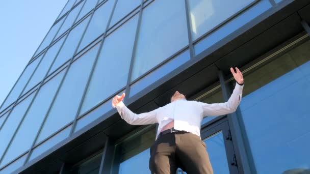 Office Worker Spreads His Hands Background Glass Skyscraper Sense Freedom — стоковое видео
