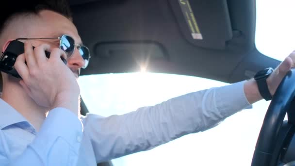 Businessman Sits Car Talks Phone Important Business Call — 비디오