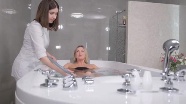 Health Massage Jet Water Young Beautiful Blonde Hydro Procedures Spa — Vídeo de Stock