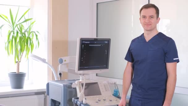 Portrait Confident Professional Young Doctor Ultrasound Diagnostician Office Timely Detection — Vídeo de stock