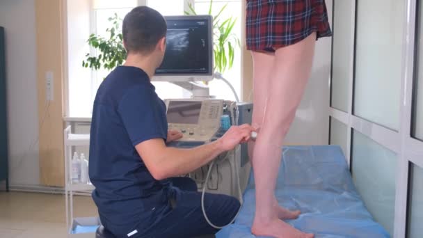 Ultrasound Doctor Examines Womans Lower Limbs His Office Diagnosis Vein — стокове відео