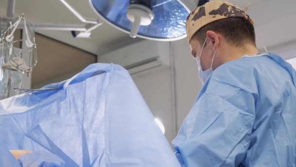 Professional Young Experienced Surgeon Operation Operating Room Complex Operation Patient — Stock video