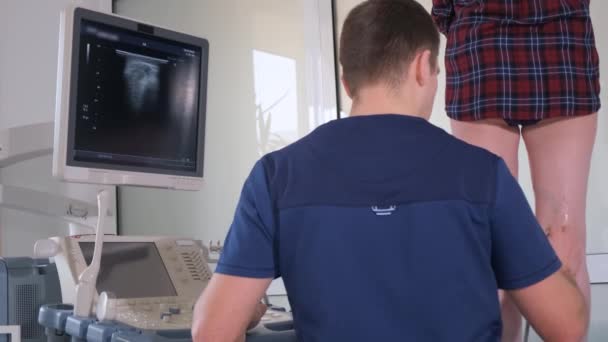 Ultrasound Doctor Examines Womans Lower Limbs His Office Diagnosis Vein — Stockvideo
