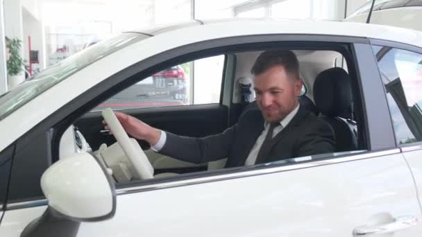 Man Sits New Electric Car Dealership Celebrates Purchase New Car — Αρχείο Βίντεο