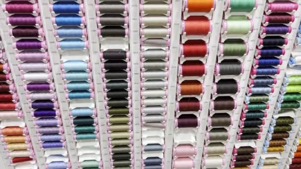 Many Rows Spools Threads Different Colors Sewing Machines Household Purposes — Stock videók