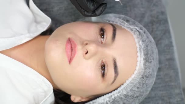 Portrait Girl Microblading Eyebrow Tattoo Permanent Makeup Help Special Needle — Αρχείο Βίντεο