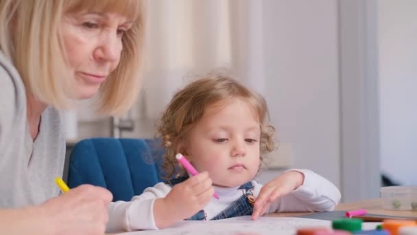 Beautiful Grandmother Teaches Her Granddaughter Draw Have Fun Home Happy — Stok Video
