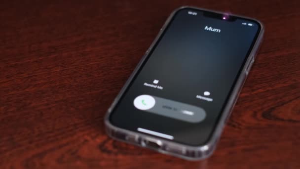 Blurred Background Display Incoming Call Mom Parental Care — Αρχείο Βίντεο