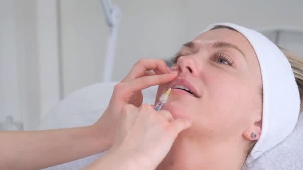 Botox Injection Womans Face Area Lips Upper Jaw Rejuvenating Injections — Αρχείο Βίντεο