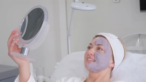 Woman Spa Rejuvenating Facial Treatment Beautician Put Mask Clients Face — Stockvideo