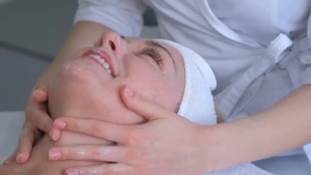 Close Beautician Giving Rejuvenating Smoothing Facial Massage Beautiful Middle Aged — Wideo stockowe